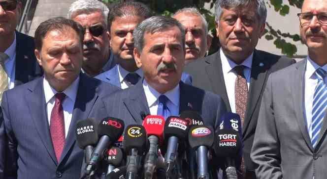 Türkiye Kamu Çalışanları Sendikaları Konfederasyonu (Kamu-Sen) Genel Başkanı Önder Kahveci, Toplu Sözleşme Görüşmeleri çerçevesinde yaptığı açıklamada, “Taleplerimizin gerçekleşirse düşük memur maaşı 41 bin liraya ulaşacak” ifadelerini kulandı.