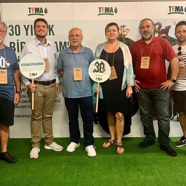 TEMA Vakfı Yönetim Kurulu tarafından başarılı çalışmalar sergileyen Burak Uğur sorumluluğunda Bandırma Temsilciliğine teşekkür plaketi verildi.