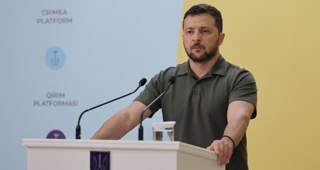 Ukrayna Devlet Başkanı Vladimir Zelenskiy, savaşa dair açıklamalarda bulunarak, "Uzun süre savaşmaya hazırız. Kayıpları en aza indirmemiz lazım" ifadelerini kullandı.