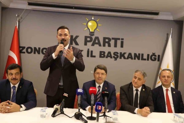 Adalet Bakanı Yılmaz Tunç, 2022 Türkiye raporuna Avrupa Parlamentosu'ndan tepki göstererek, "Türkiye gerçekleriyle hiçbir ilgisi yok. Türkiye gerçekleri bu raporda yansıtılmamıştır. Ne yazık ki, bazı marjinal grupların etkisi altında hazırlanan, bizim için hiçbir önemi olmayan, sağlam bir temele dayanmayan ve tarafsızlıktan uzak bir rapor yayımlandı" ifadelerini kullandı.