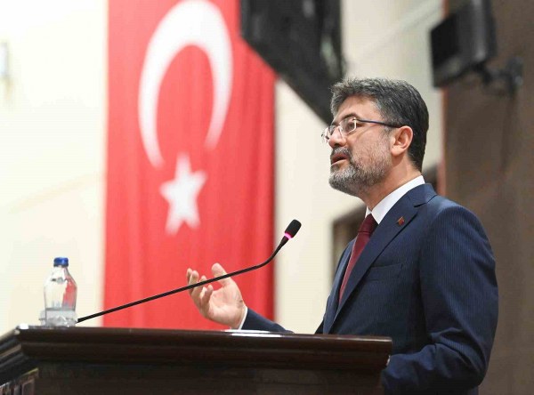 Tarım ve Orman Bakanı İbrahim Yumaklı, tarımsal destekleme bütçesinin 2024 yılında 91,55 milyar liraya yükseltileceğini duyurdu. Bu yıl için 63,4 milyar lira olan bütçe, önümüzdeki yıl artırılacak.