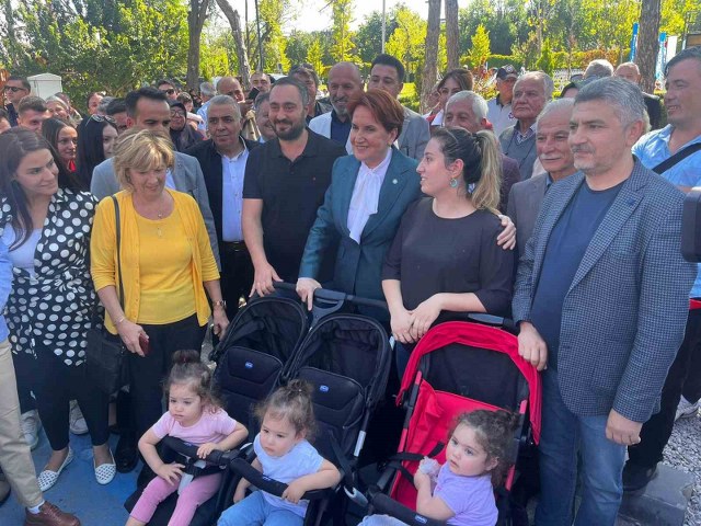 İYİ Parti Genel Başkanı Meral Akşener, Ankara’da kahvaltıda gazilerle buluştu.