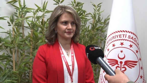 Ankara Etlik Şehir Hastanesi Çocuk ve Ergen Ruh Sağlığı ve Hastalıkları Kliniği'nde görev yapan Doç. Dr. Ayşegül Efe, yeni eğitim öğretim dönemine başlayan depremzedelerin çocuklarının ruh sağlığına ilişkin şunları söyledi: "Çocukların adaptasyon sürecini hızlandırmak için, mümkün olduğunca çabuk bir şekilde günlük rutinlerine ve normal işlevlerine geri dönmelerini öneriyoruz."