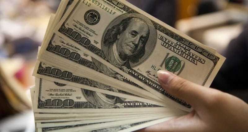 Kurdaki yükseliş sürüyor. Güne artışla başlayan dolar kuru 27 TL'yi zorlayarak 26,8910 seviyelerinden işlem görüyor.