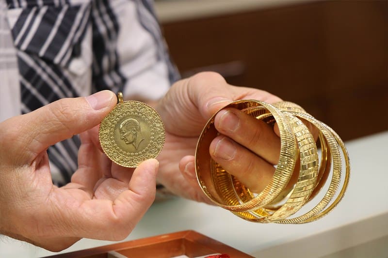 Altının gram fiyatı, güne artışla başladı ve şu anda 1.655 lira seviyesinde işlem görüyor.