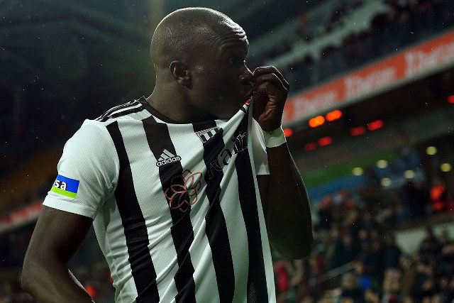 Beşiktaş, Kamerunlu futbolcu Vincent Aboubakar'ın İstanbul'a dönerek Trabzonspor maçı için yapılan antrenmanda yer aldığını duyurdu.