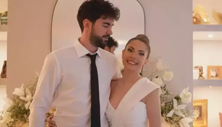 Haziran ayında Buğrahan Tuncer ile evlenen güzel oyuncu Eda Ece'nin anne olacağı öğrenildi.