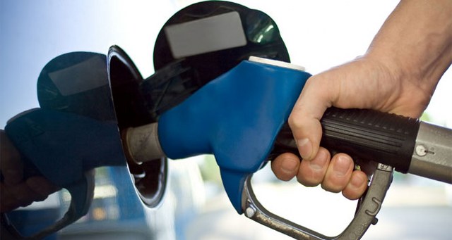 Döviz kuru, petrol fiyatlarındaki hareketlilik ve vergilere yapılan zamlar, akaryakıt fiyatlarını etkilemeye devam ederken motorinin litre fiyatı 40 lirayı aştı.