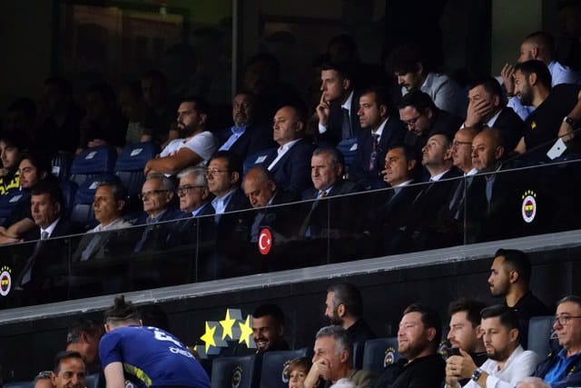 A Milli Futbol Takımı’nın yeni teknik direktörü Vincenzo Montella, Fenerbahçe - Nordsjaelland maçını protokol tribününden izliyor.