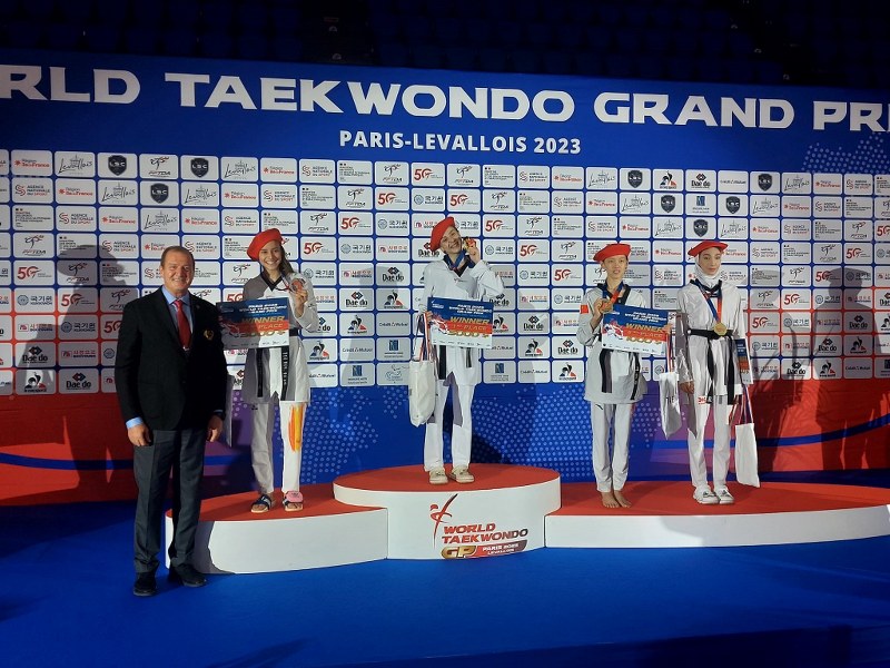 Paris 2024 Olimpiyat Oyunları’na kota puanı veren Taekwondo Grand Prix’inin ilk gününü milli sporcular 1 altın ve 1 bronz madalyayla bitirdi.