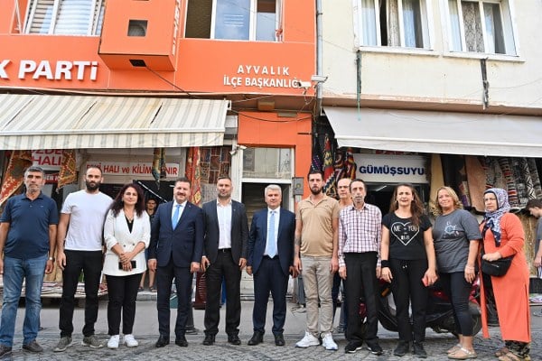 AK Parti Balıkesir Milletvekili Mustafa Canbey ve Balıkesir Büyükşehir Belediye Başkanı Yücel Yılmaz, Ayvalık, Burhaniye ve Gömeç ilçe başkanlarını ziyaret ederek partililerle buluştu. AK Kadrolar, “Milletimizin her derdine deva bulana kadar durmayacak çalışacağız” mesajı verdi.