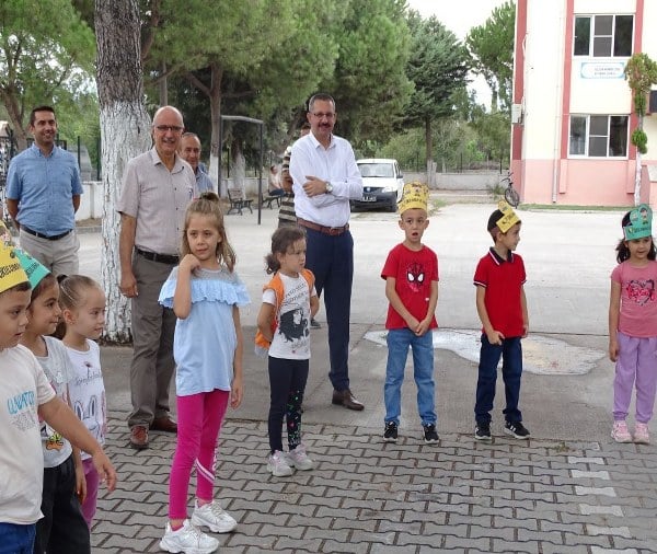 Balıkesir'in Havran ilçesinde, 2023-2024 Eğitim-Öğretim yılının başlamasına sayılı günler kala, anasınıfı ve ilkokul 1. sınıf öğrencileri, uyum haftası etkinlikleri kapsamında derslere başladılar.