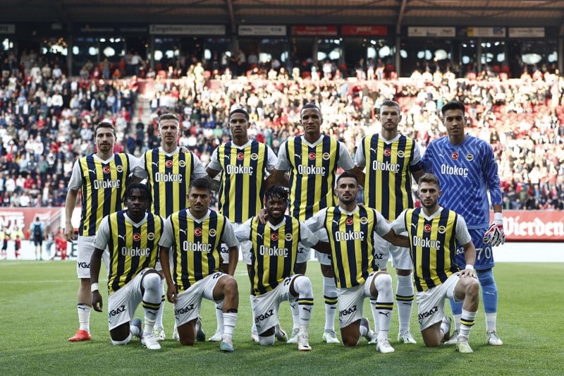Süper Lig ve UEFA Avrupa Konferans Ligi’nde galibiyet serileriyle sezona başlayan Fenerbahçe, milli ara sonrası 15 gün içerisinde 5 maç mücadelesi verecek.