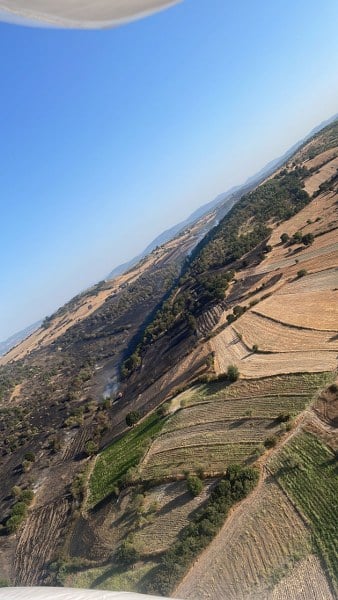 Balıkesir'in Altıeylül ilçesi, Macarlar kırsal mahallesine yakın bir bölgede meydana gelen arazi yangını, başarılı bir şekilde kontrol altına alındı.