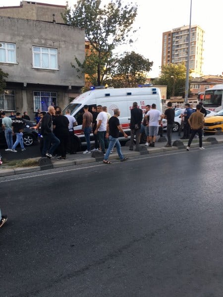 Esenler'de, kira anlaşmazlığı nedeniyle başladığı iddia edilen bir tartışma sonucunda kiracı, ev sahibini bıçaklayarak öldürdü. Şüpheli, olayın ardından polis ekipleri tarafından gözaltına alındı.