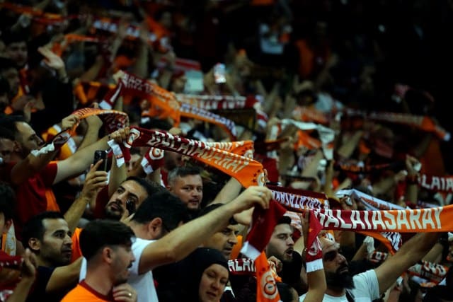 Galatasaray ile Samsunspor arasında RAMS Park’ta oynanan karşılaşmayı toplam 43 bin 413 seyirci izledi.