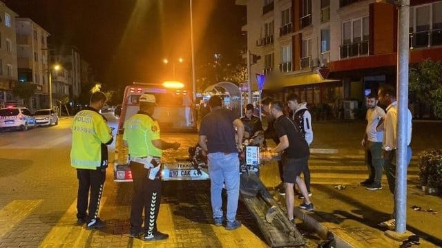 Balıkesir'in Gönen ilçesinde otomobil ile motosikletin çarpışması sonucu motosiklet sürücüsü yaralandı.