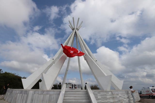 Balıkesir’in Bandırma ilçesinde Bandırma’nın kurtuluşunun 101’inci yılı törenlerle kutlandı.