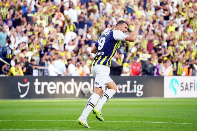 Fenerbahçe’nin Bosna Hersekli forveti Edin Dzeko, Antalyaspor maçında attığı golle ligdeki gol sayısını 4'e çıkardı.