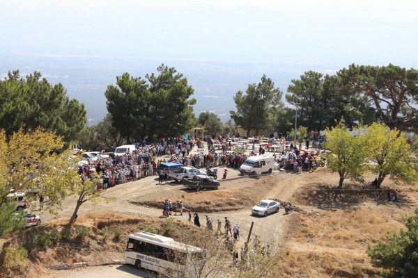 Kazdağları'nda efsanelere ilham kaynağı olan Sarıkız'a adanmış olan Geleneksel Sarıkız Hayrı, Edremit Belediyesi tarafından bu yıl 33. kez düzenlendi ve etkinlik, Kavurmacılar Mevkii'nde bulunan kırsal Güre Mahallesi'nde gerçekleşti.