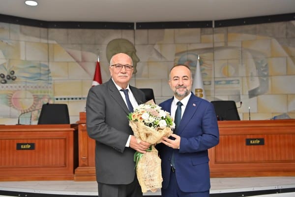 Ahilik Haftası etkinlikleri kapsamında, Balıkesir Esnaf ve Sanatkârlar Odaları Birliği Başkanı Fehmi Erdem ile Balıkesir Ticaret İl Müdürü İlhan Pehlivan liderliğinde 20 ilçeden 55 oda üyesi, Büyükşehir Belediyesi'ni ziyaret etti.