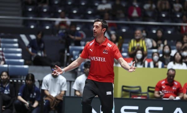 A Milli Kadın Voleybol Takımı'nın Başantrenörü Daniele Santarelli, Peru'yu 3-1 yenmelerine rağmen oyunlarının istedikleri seviyede olmadığını belirterek, Arjantin maçında daha iyi performans sergilemeleri gerektiğini ifade etti.