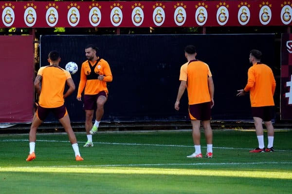 Galatasaray, UEFA Şampiyonlar Ligi A Grubu'ndaki ilk maç öncesinde Kopenhag'ı sahasında ağırlayacakları müsabakanın son antrenmanını tamamladı.