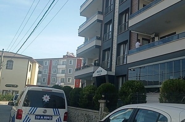 Balıkesir'in Edremit ilçesinde meydana gelen kombi patlaması olayında şans eseri can kaybı ve yaralanma olmazken, evde maddi hasar meydana geldi.