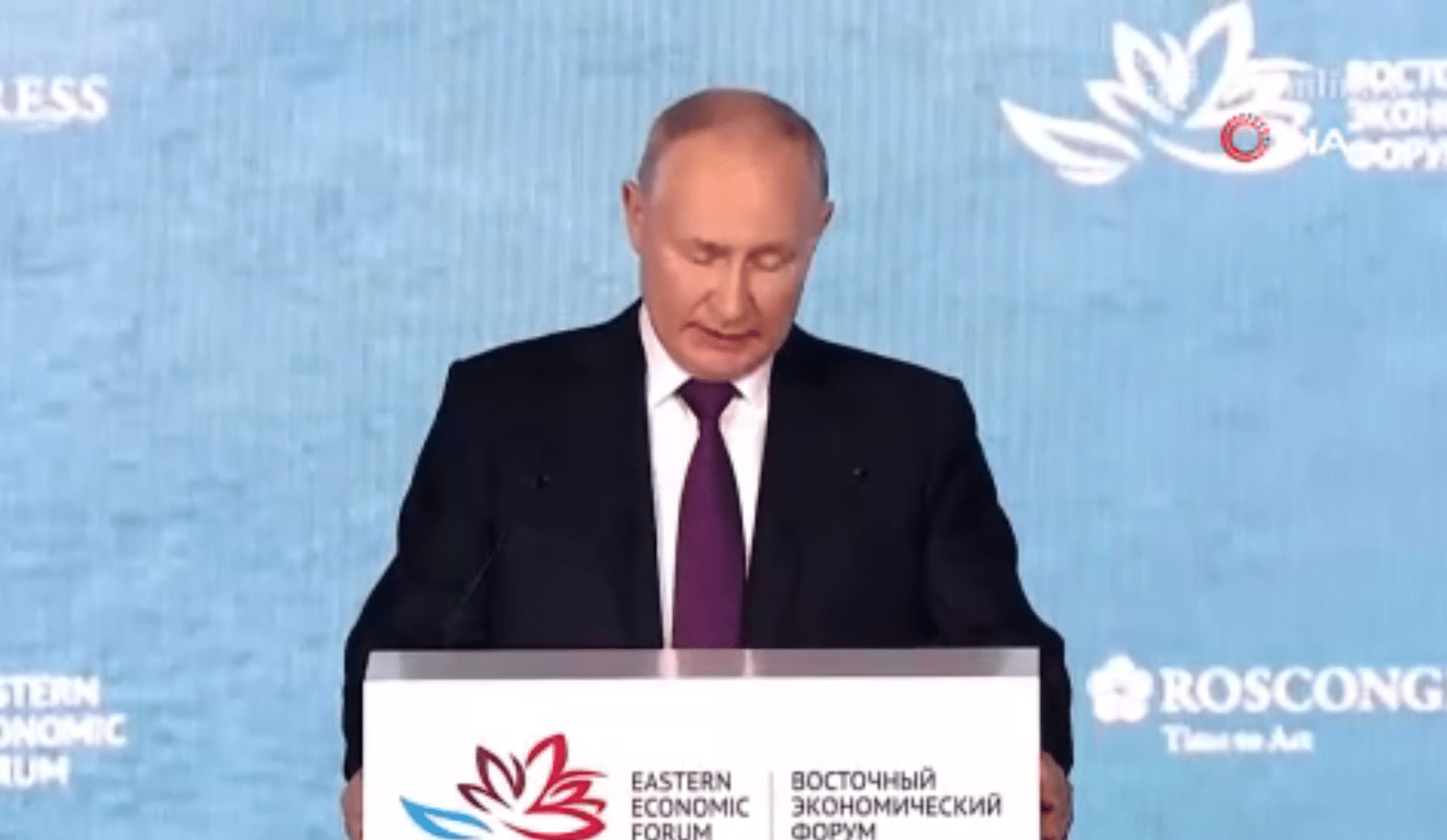 Rusya Devlet Başkanı Vladimir Putin, Vladivostok kentinde düzenlenen 8. Doğu Ekonomi Forumu'nda yaptığı konuşmasında Dağlık Karabağ'daki gerginliğe de değindi. Putin, “Mesele şu ki Ermenistan, Prag’da imzaladığı belgeyle esasen Azerbaycan'ın Karabağ üzerindeki egemenliğini tanıdı” dedi.