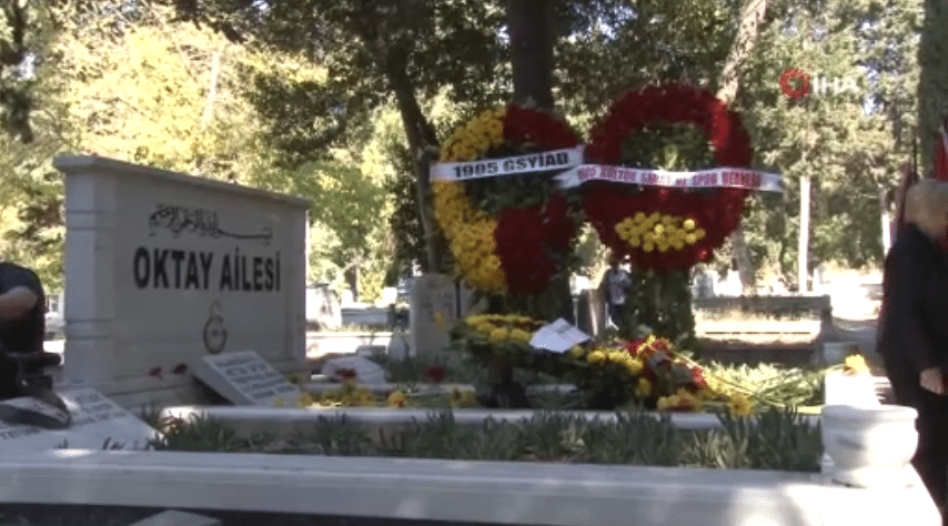 Türk futbolunun efsanevi ismi, ’Taçsız Kral’ lakaplı Metin Oktay, vefatının 32. yılında sevenleri tarafından mezarı başında anıldı.