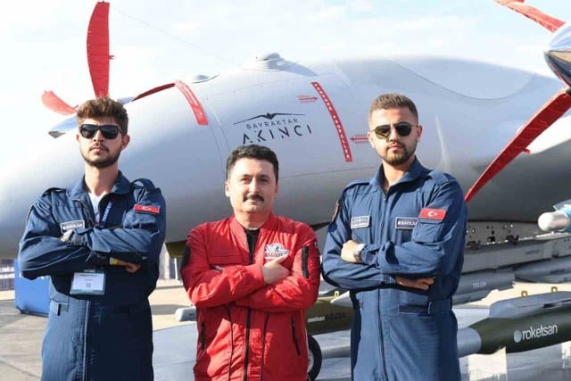 Balıkesir Altıeylül Belediyesine bağlı Çocuk Üniversitesi’nde geçen yıl başarılı olan 43 öğrenci de İzmir’de ki Havacılık, Uzay ve Teknoloji Festivali TEKNOFEST’e katılım sağladı.