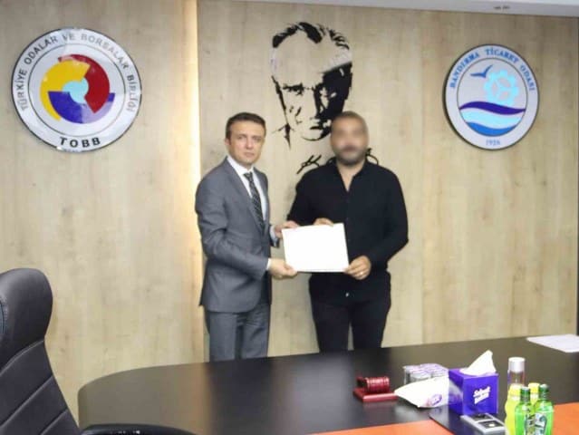 Balıkesir’in Bandırma ilçesinde, Bandırma Kaymakamlığı, Milli Eğitim Müdürlüğü, arasında Sosyal Yardımlaşma ve Dayanışma Vakfı ve Bandırma Sürücü Kursu ortak iş birliğinde gerçekleşen projede hükümlü ve eski hükümlülere iş makineleri operatörlüğü eğitimi verildi.