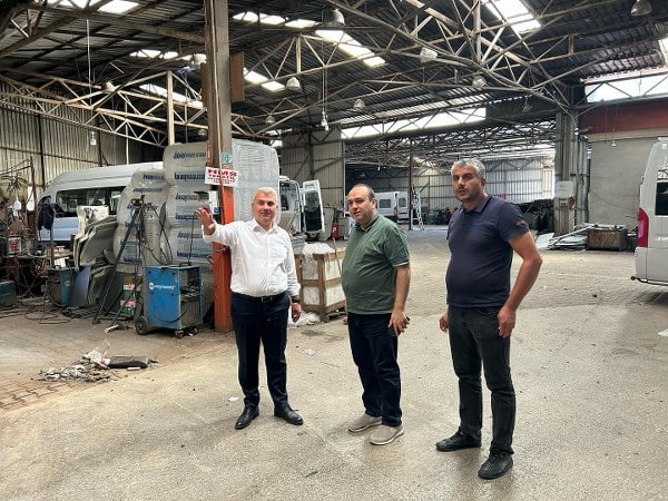 AK Parti Balıkesir Milletvekili ve Dışişleri Komisyonu Başkanvekili Dr. Mustafa Canbey, 36. Ahilik Haftası nedeniyle Küçük Sanayi Sitesindeki esnafları ziyaret etti.