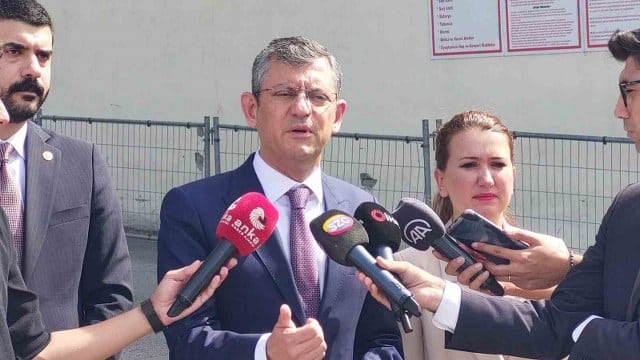 Cumhuriyet Halk Partisi (CHP) Grup Başkanı ve Genel Başkan Adayı Özgür Özel, Bakırköy Kapalı Cezaevi'nde Gezi davasından tutuk