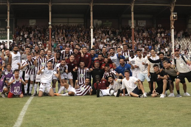 m. Aynı fırsatçılığını Sakarya karşısında da gösterdi. Soldan ortalanan topu çok iyi takip etmiş ve fırsatçılığını göstermişti. 3 gol 3 altın puan; tebrikler Bandırmaspor…