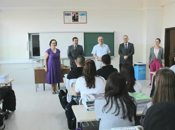 Yeni eğitim dönemi dolayısıyla Susurluk Anadolu Lisesinde öğrencileriyle bir araya gelen Kaymakam Muammer Köken, “Yeni eğitim - öğretim dönemi öğrencilerimize ve öğretmenlerimize başarılarla dolu bir yıl olmasını diliyorum.” açıklamasında bulundu.