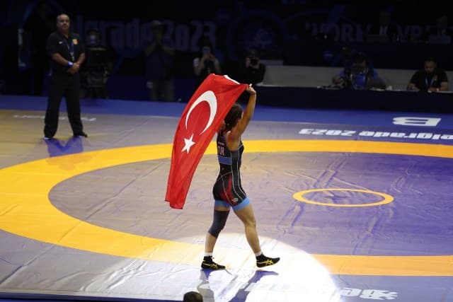 Milli güreşçi Buse Tosun Çavuşoğlu, Dünya Güreş Şampiyonası kadınlar 68 kilo finalinde Moğol güreşçi Demgermaa Enkhsaikhan