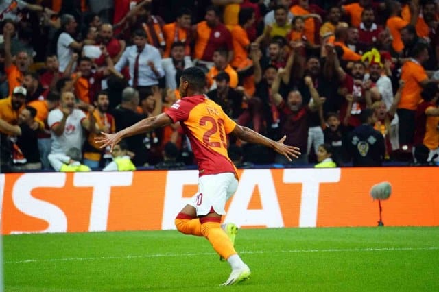 UEFA Şampiyonlar Ligi’nde yeni sezonun ilk haftası bugün 4 grupta oynanan 8 karşılaşma ile tamamlanırken toplam 25 gol atıldı.