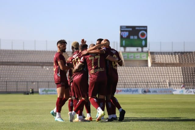 Trendyol 1. Lig’in 6. haftasında Bandırmaspor, Gençlerbirliği'ni konuk etti. Bandırmaspor, 4 Gençlerbirliği'ni 4-1 mağlup etti.