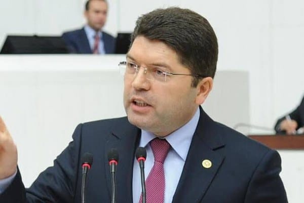 Adalet Bakanı Yılmaz Tunç, Türk Silahlı Kuvvetleri'ne karşı sarf ettiği sözlerle gündeme gelen CHP Diyarbakır Milletvekili Sezgin Tanrıkulu hakkında bir açıklama yaptı.