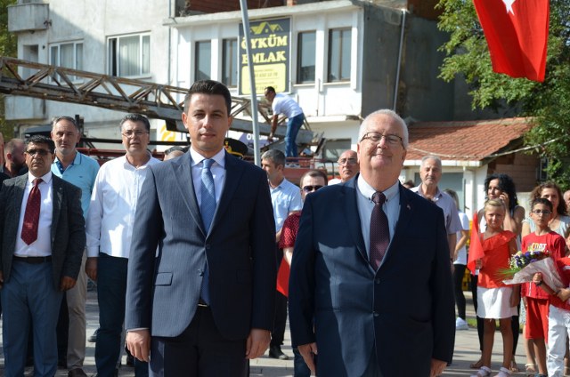 Gün ışığına çıkmayı bekleyen kıyıda, köşede kalmış saklı bir hazinedir GÖMEÇ... Ege Denizi