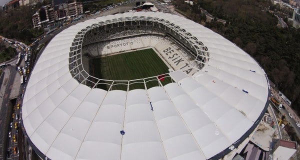 Beşiktaş Kulübü, stadyumun isim ve reklam hakları konusunda Tüpraş ile 3 yıllık bir anlaşma imzaladığını resmi olarak duyurdu.