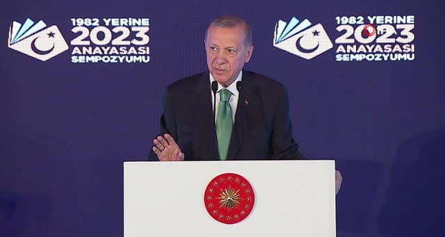 Cumhurbaşkanı Recep Tayyip Erdoğan, "Türkiye Yüzyılı hedefimizin unsurlarından biri olan yeni anayasayı milletimize kazandırana kadar çalışmayı, gayret etmeyi, mücadeleyi asla bırakmayacağız" dedi.