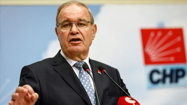 CHP Parti Sözcüsü Faik Öztrak, Özgür Özel'in Merkez Yürütme Kurulu (MYK) toplantılarına katılmama kararıyla ilgili olarak, "Özel'in kendi tercihi" şeklinde konuştu.
