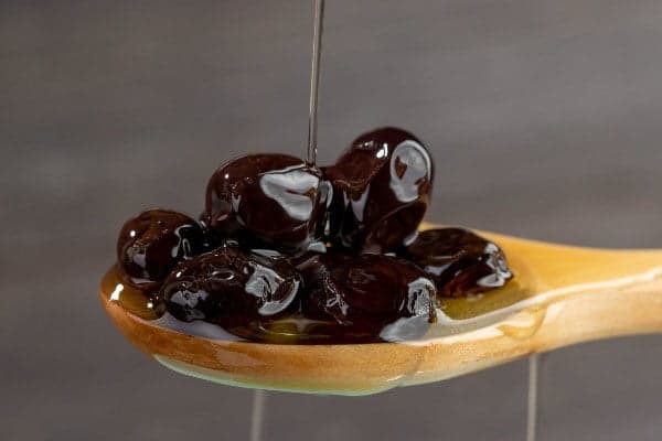 Balıkesir'in Gönen ilçesinde yetiştirilen zeytin, lezzeti ve kalitesi ile ünlüdür. Gönen zeytininin, kendine özgü bir aroması ve tadı vardır.