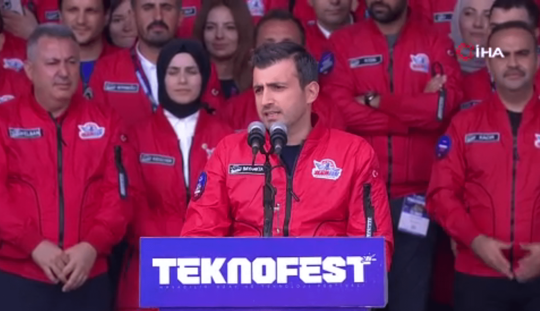 İzmir'de düzenlenen TEKNOFEST'in kapanış konuşmasını yapan Selçuk Bayraktar, bugüne kadar gerçekleşen 9 TEKNOFEST'e 2 milyon gencin katıldığını ifade etti.