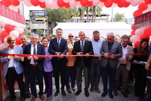 Bandırma ilçesinde düzenlenen 5. Bandırma Kitap Günleri başladı. 30 Eylül'den 7 Ekim'e kadar devam edecek etkinliğin açılış töreni gerçekleştirildi.