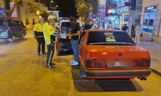 Bandırma İlçe Emniyet Müdürlüğüne bağlı ekipler tarafından ilçe genelinde motosiklet sürücüleri ile modifiyeli ve yüksek se ile müzik dinleyen şahıslara yönelik olarak denetimler arttırıldı.