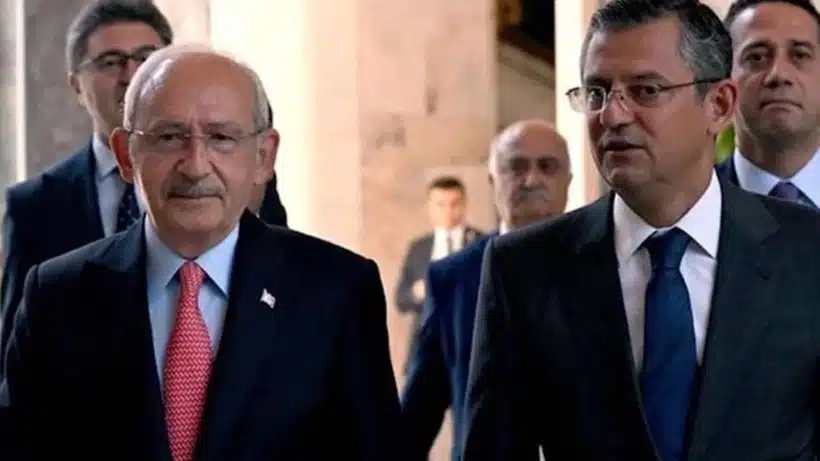 CHP Genel Başkanı Kemal Kılıçdaroğlu, Meclisin açılışında rakibi genel başkan adayı Özgür Özel ile tokalaştı.