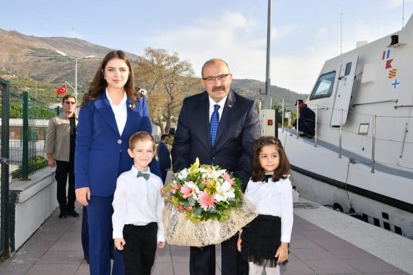 Vali İsmail Ustaoğlu Balıkesir'in Marmara Denizi'ndeki kalbinde çeşitli ziyaretlerde bulunmak üzere Marmara İlçesinde gün boyu süren bir program gerçekleştirdi.